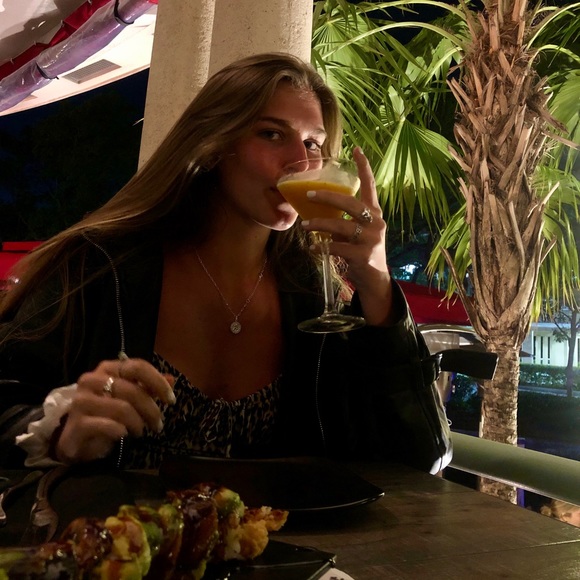 Hi I’m Alyssa! 🖤 Posh Ambassador 🖤 - Picture 10 of 11